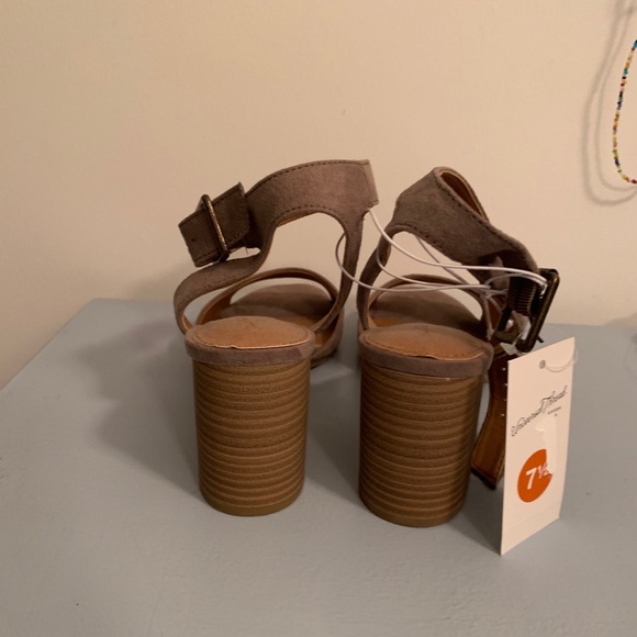 Taupe Suede ‘Megan’ heels new with tags - Picture 4 of 5